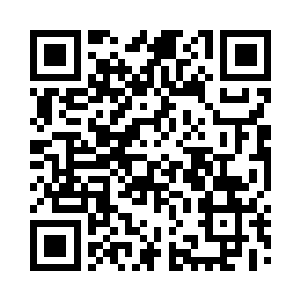 坚持让边学道给她拍一张坐在路中间的照片二维码生成