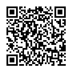 垂肩的乌黑秀发衬托看洁白的散发看古瓷光芒的肌肤二维码生成