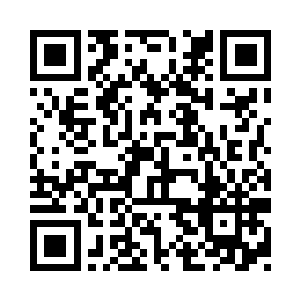 垫起脚在龙战的耳边悄悄的说了两句话二维码生成