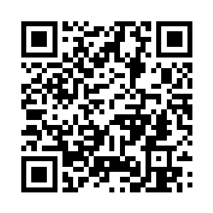 塔楼的最顶端站着一个身穿龙袍的男子二维码生成