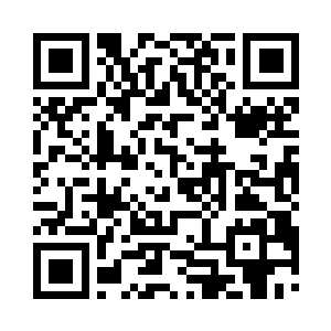 墙角用乱七八糟的东西搭了了一个上墙的阶梯二维码生成