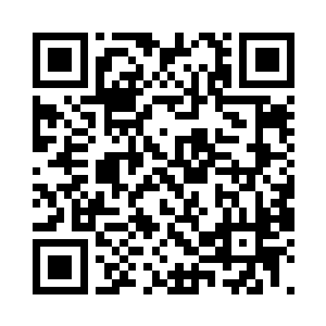 墨坚尊主在后院深处的峡谷大殿中等待二维码生成