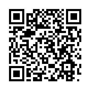 墨绿色的长发编织出繁复精致的发型二维码生成