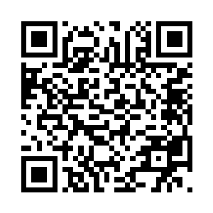 壮年穿沙甲在严默手掌的抚摸下舒展了下二维码生成