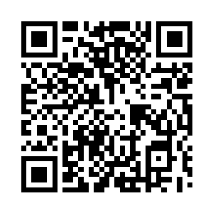 处在上方的男人声音里带着掩饰不住的笑意二维码生成