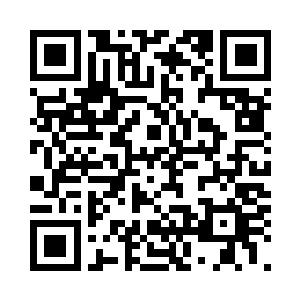 夏云杰把位置挪到了正对大门的诊桌二维码生成