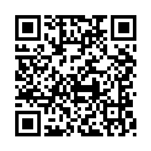 夏天刚刚接过球就将球十分随意的扔了出去二维码生成