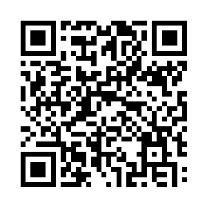 夏天和混世大魔王两人走在大街上的时候发现二维码生成