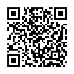 夏天看了一眼同样坐在角落里面的一个人二维码生成