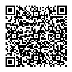 夏天踏入了古玩一条街的第一步就看到了无尽的人海和道路两边那些数不胜数的小摊位二维码生成