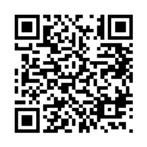 夏小雷的手上就出现了一枚碧油油的二维码生成