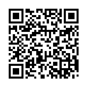 夏玲珑瞅着他不似刚刚看图样时情绪那般低沉二维码生成