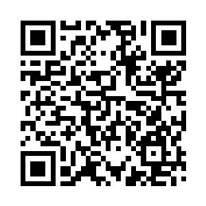 外头的人却无法透过纱帐看到里头的二维码生成