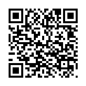 外面是一件英伦风格的格子条纹马甲二维码生成