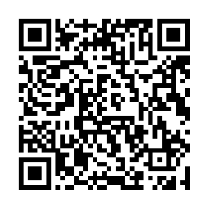 外面的办公区的一群男女职员已然在悄然的八卦起来二维码生成