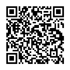 大团大团的赤热的岩浆的确快速融化了大面积的冰块二维码生成