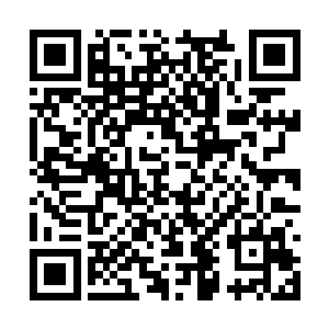 大家就不由的把目光就全部的都投入在他的身上面二维码生成