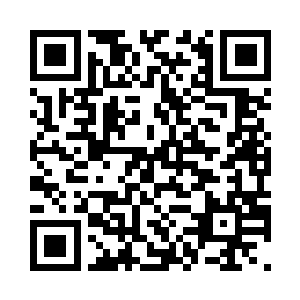 大家就看到常子烨很狼狈的踮起脚尖二维码生成