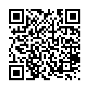 大帅的军帐外面摆满了将要下葬的同袍二维码生成