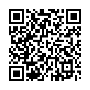 大手在后面慢慢的摸抚了一下她小小的背脊二维码生成