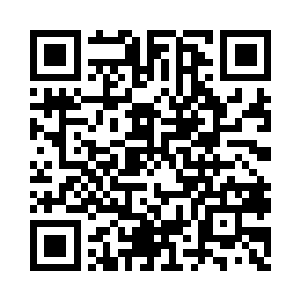 大拇指上套的玉扳指也换成了一个精钢的二维码生成