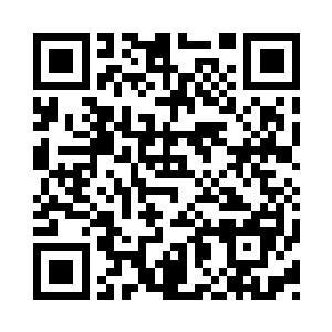 大汉飞快的抬起右腿做了一个侧身的动作二维码生成