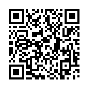 大眼睛既有些迷离又有些惊慌地看着徐成二维码生成