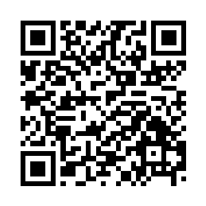 大舅妈笑着将刘宇抱上旁边的位子二维码生成