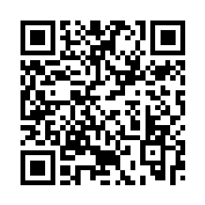 大蛇的蛇头被一次次撞击在树干上二维码生成