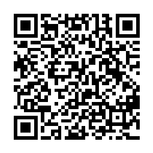 大街上经常可以看到穿着一件肚兜走来走去的女孩子二维码生成