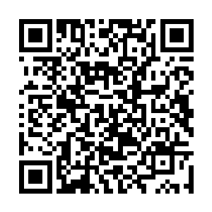 天空中兵的声音不知道是不是因为天空弦月映衬下二维码生成