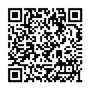 天空中更是出现的巨大的黑洞和宽大的空间裂缝二维码生成