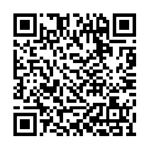 天色渐亮正见马家军一干人众正往山上徐徐而往二维码生成