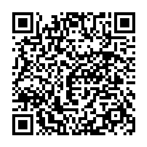 天道满脸的寒霜望着被自己一个巴掌打的竟然是在原地转了一个圈的古月二维码生成