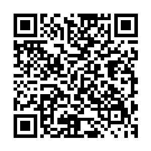 天霜五鹰的老大也是没有忘了在这种时候树立一下自己的权威二维码生成