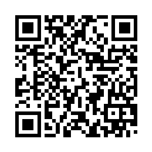 夫妻二人一瘸一拐的向松林里走去二维码生成