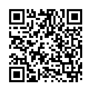 夫妻俩闹够了就并排躺在草地上看蓝天白云二维码生成