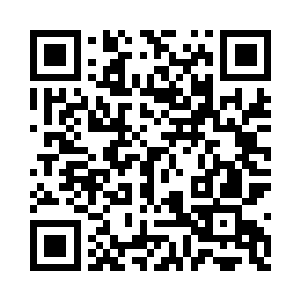 失去一双手臂的中年女人在地上缓缓地蠕动二维码生成