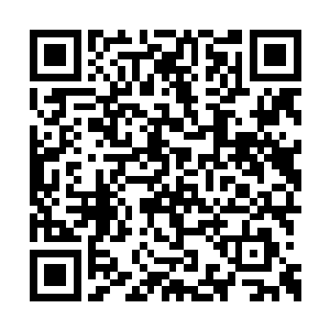 失去重心的觉哥却是没有倒地……体势前倾的他二维码生成