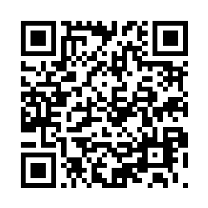 头上毛巾垂下的几缕湿漉长发随之前倾二维码生成