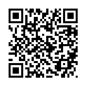 头也不回的搀着秦方的胳膊离开的二维码生成