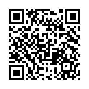 头发染得的花花绿绿的一个小太妹二维码生成