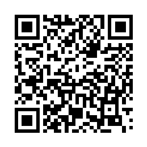 头戴乌纱帽的县令大人魏崇拍了下桌子二维码生成