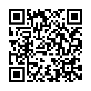 头顶的树叶稀稀朗朗地遮挡着天空二维码生成