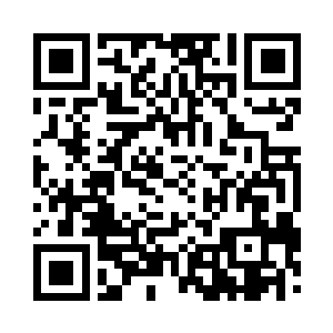 奥菲莉娅和凯丽就静静地站在门口那里看着他二维码生成