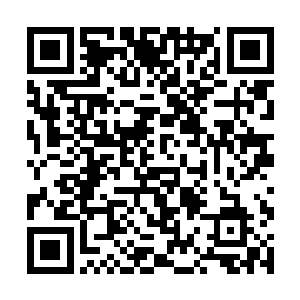 女人们手脚麻利的收拾好桌子和碗盆也凑在一起说话二维码生成