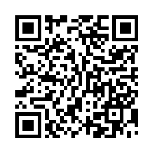 女人的上身只披着松散的外套和衬衣二维码生成