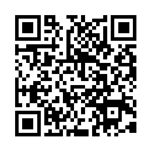 女人看上了各种各样的衣服和漂亮的兵器二维码生成