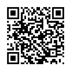 女娃还抗着一只与她小小身体很不相符的二维码生成