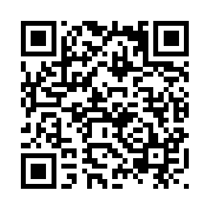 女娲族少女仔细分析着李耀的血液二维码生成